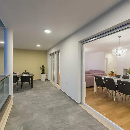 Penthouse Jure Lägenhet *