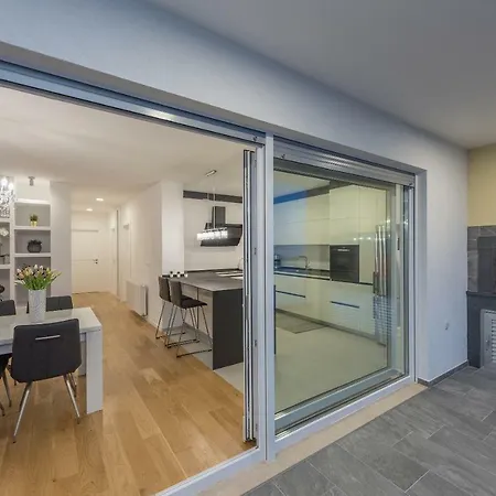 Penthouse Jure Appartamento